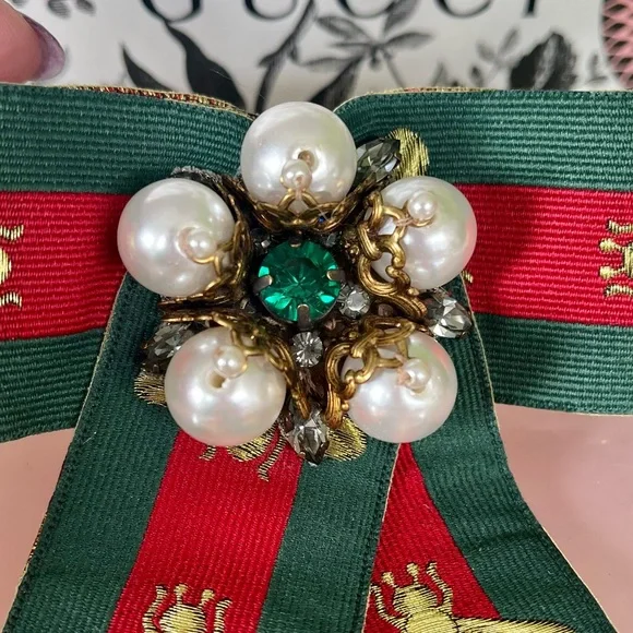 ♥️SOLD♥️NIB GUCCI bee crystal bow brooch - Picture 5 of 7